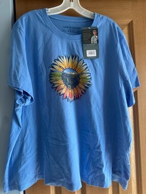 Life Is Good Women’s Light Blue Crusher Tee with Sunflower Logo Print